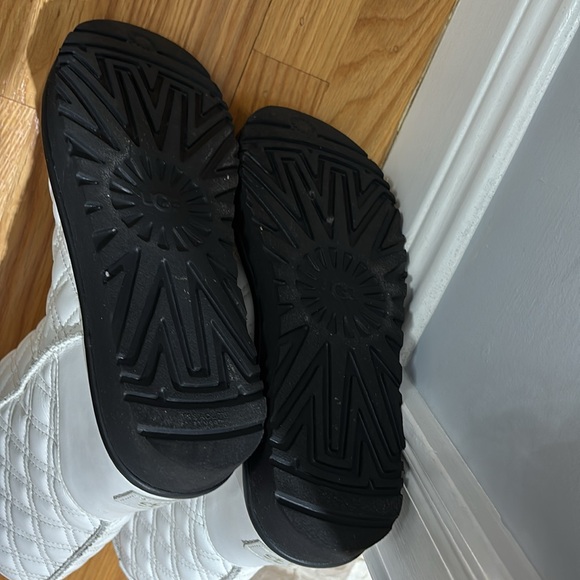 UGG classic short white genuine leather shearling lined quilted boots in size 9 - Picture 5 of 5